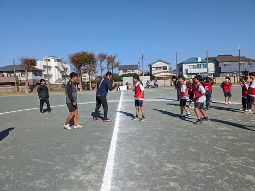 長井中学校訪問　プロサッカー選手と体育授業！