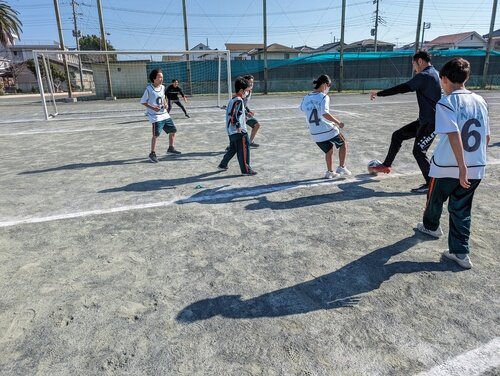 長井中学校訪問　プロサッカー選手と体育授業！